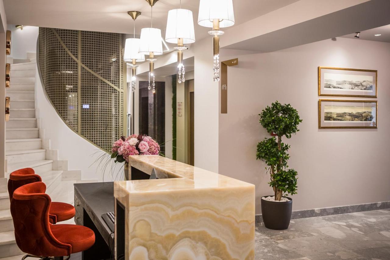 Royalty Hotel Atene Esterno foto