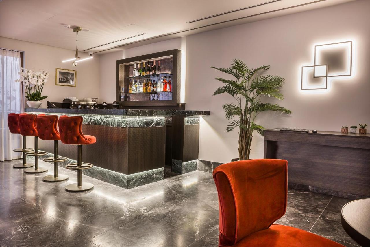 Royalty Hotel Atene Esterno foto