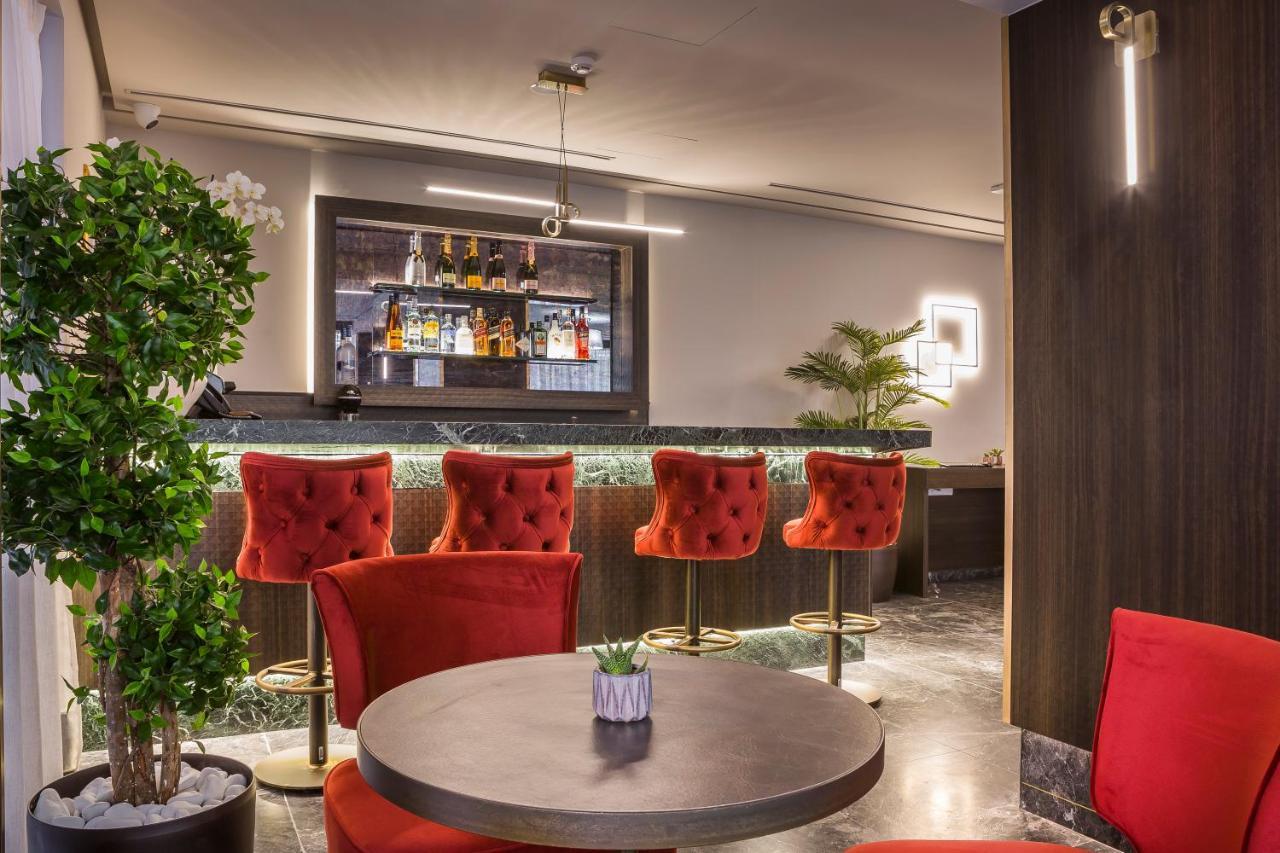 Royalty Hotel Atene Esterno foto